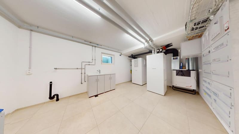 Maison de rêve avec technologie moderne, système solaire et terrasse spectaculaire avec vue sur les montagnes (21)