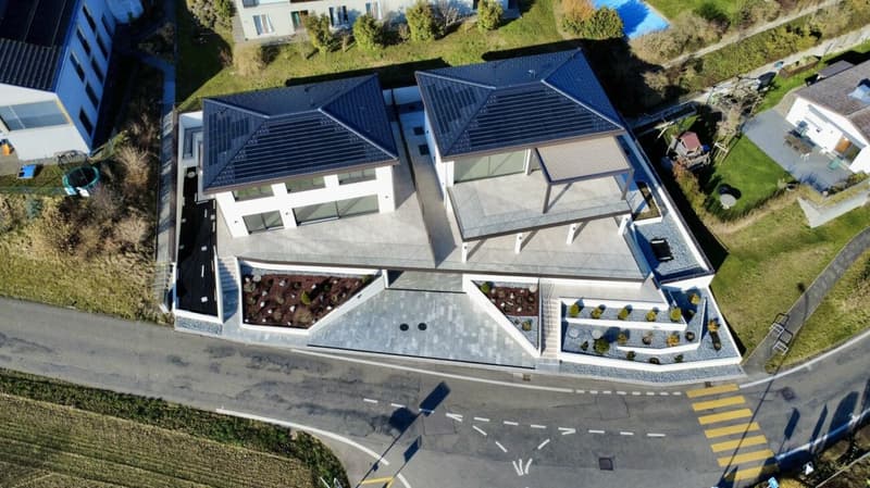 Casa dei sogni con tecnologia moderna, impianto solare e terrazza spettacolare ad Auenstein (4)