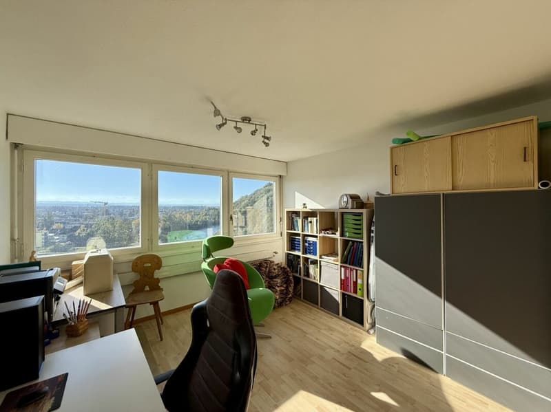 Appartement spacieux 5.5 pièces avec belle vue dans un emplacement central à Derendingen (9)