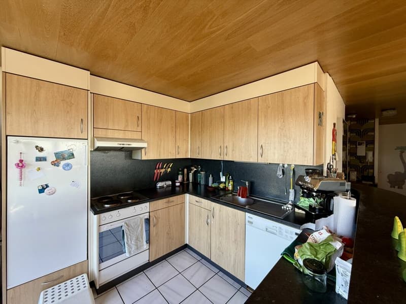 Appartement spacieux 5.5 pièces avec belle vue dans un emplacement central à Derendingen (5)