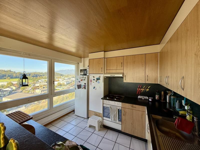 Appartement spacieux 5.5 pièces avec belle vue dans un emplacement central à Derendingen (6)