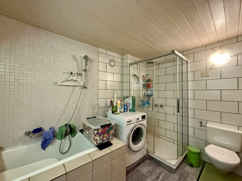 Appartement spacieux 5.5 pièces avec belle vue dans un emplacement central à Derendingen (11)