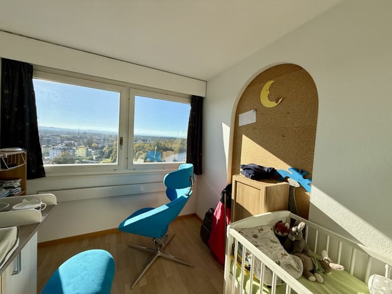 Appartement spacieux 5.5 pièces avec belle vue dans un emplacement central à Derendingen (10)