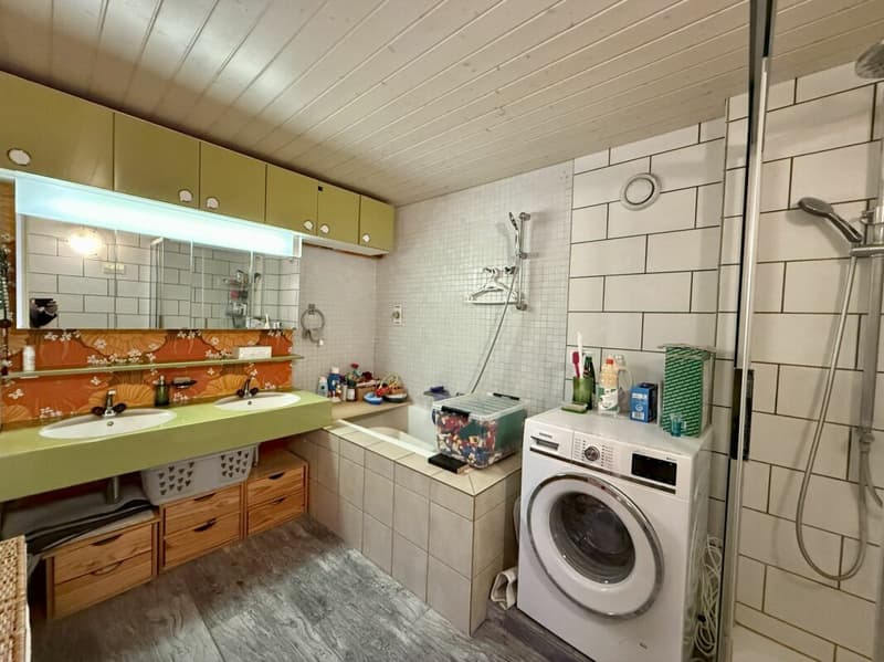 Appartement spacieux 5.5 pièces avec belle vue dans un emplacement central à Derendingen (12)