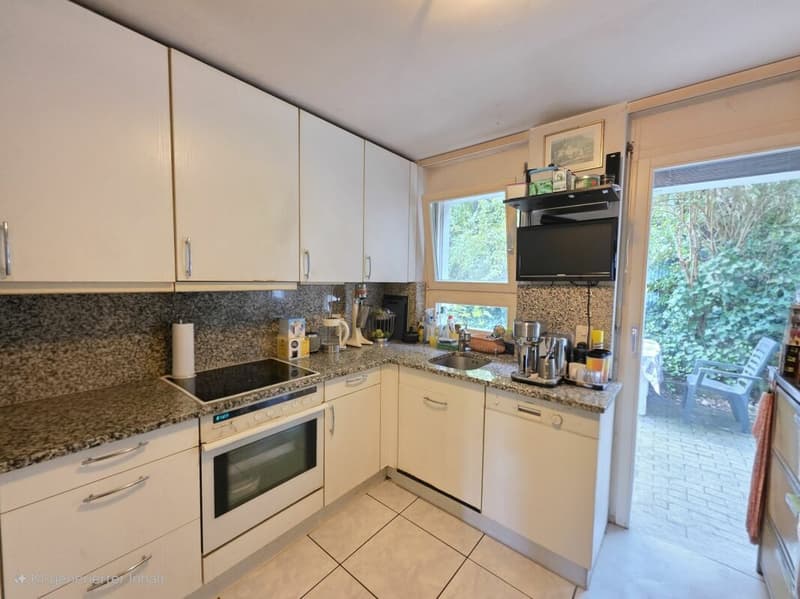 Reserved, Family Idyll with a Far-Reaching View! Spacious Home in Ebikon (8)