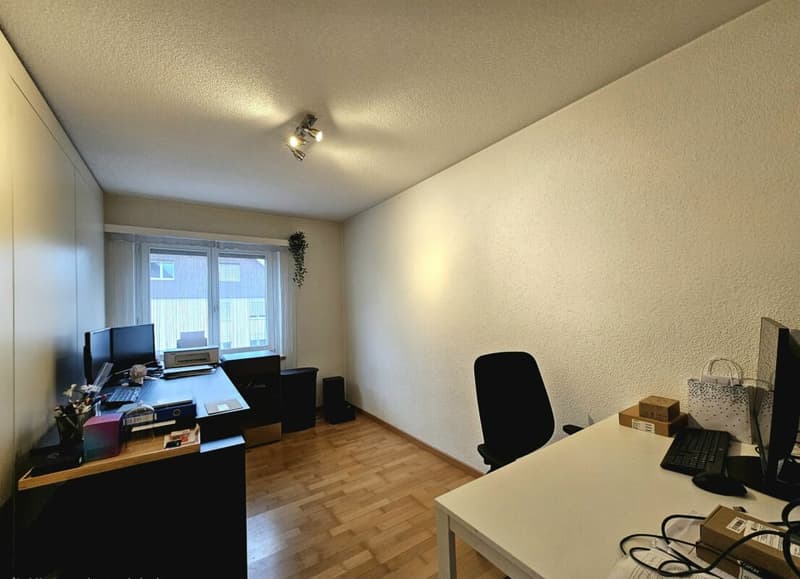 Idylle résidentielle avec proximité de ruisseau - appartement 4.5 pièces avec charme (10)