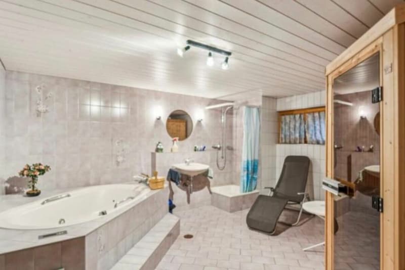 Appartement duplex élégant avec une expérience de vie unique sur deux niveaux à Dotzigen! (11)