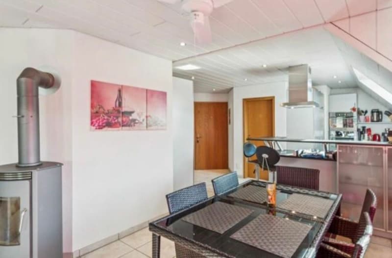 Appartement duplex élégant avec une expérience de vie unique sur deux niveaux à Dotzigen! (4)