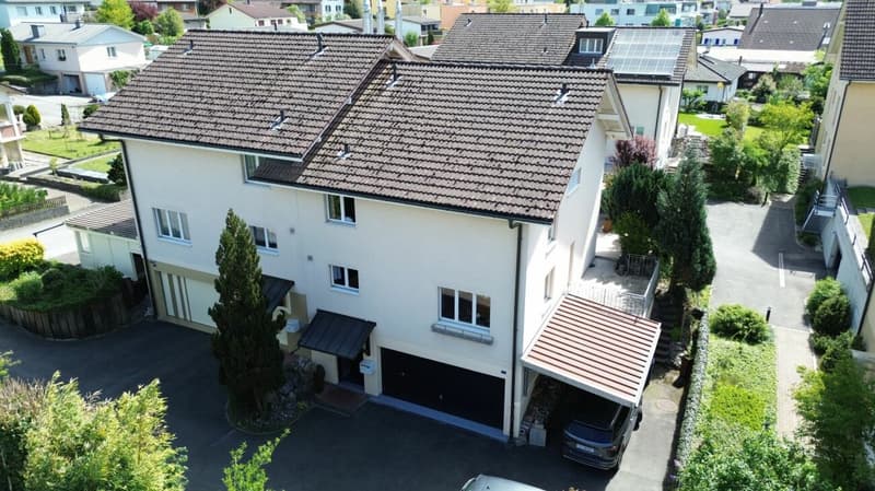 Exclusive 6.5-room semi-detached house with sunny winter garden and plenty of living comfort (2)
