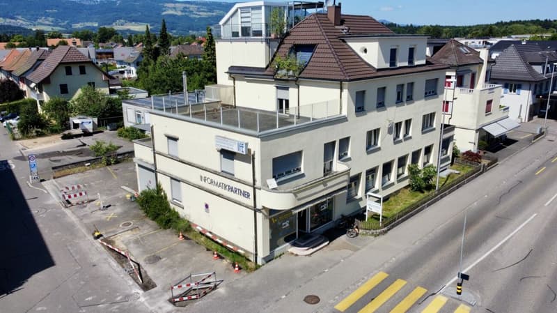 Casa multifamiliare con quota commerciale e impianto PV nella zona centrale (1)