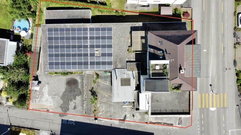 Casa multifamiliare con quota commerciale e impianto PV nella zona centrale (8)
