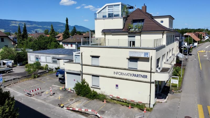 Casa multifamiliare con quota commerciale e impianto PV nella zona centrale (10)