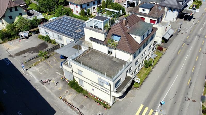 Casa multifamiliare con quota commerciale e impianto PV nella zona centrale (9)