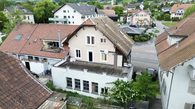 Investors take note: Multi-family house with great potential in Selzach (2)