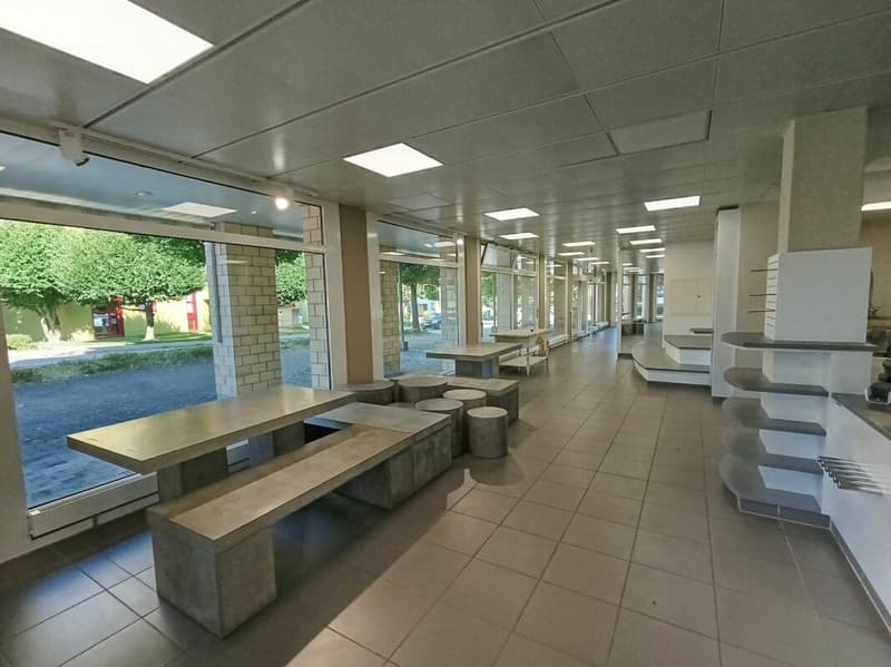 Reserved, Premium Location in Rothrist, Your New Sales Area in the Heart of the Community (4)