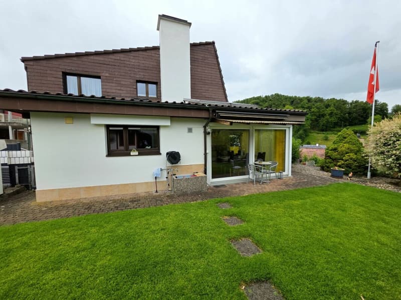 Family happiness with winter garden, fireplace, and large garden (2)