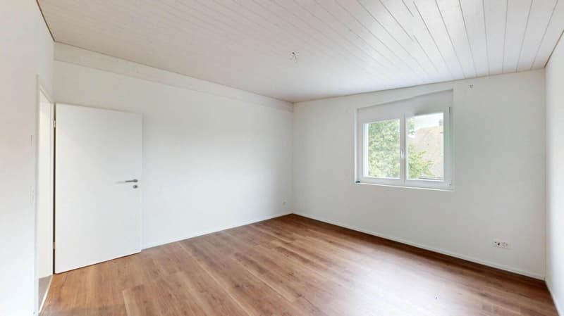 Ampia casa unifamiliare con giardino, balcone e arredamento di alta qualità (8)