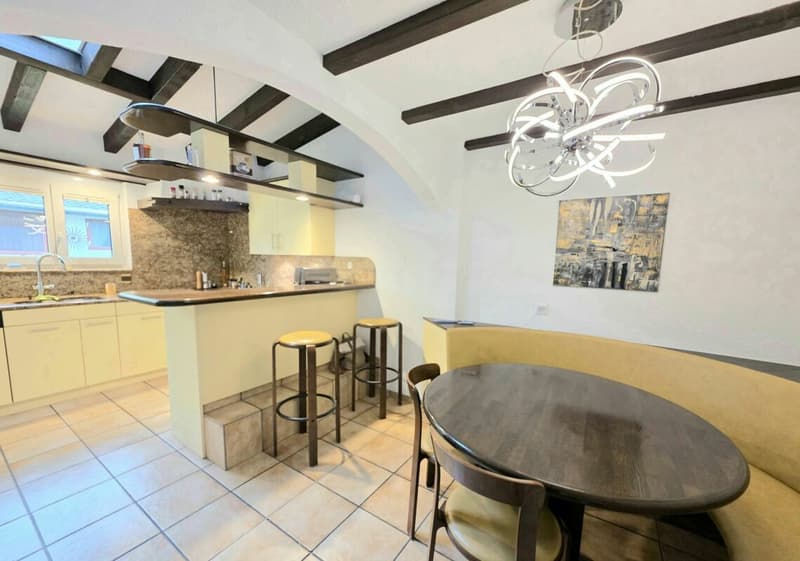 Family bliss with winter garden, fireplace, and large garden (12)