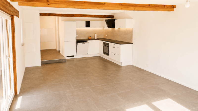 Maison d'habitation avec 4 appartements, rénovée en profondeur & emplacement de vie attrayant à Seewen (8)