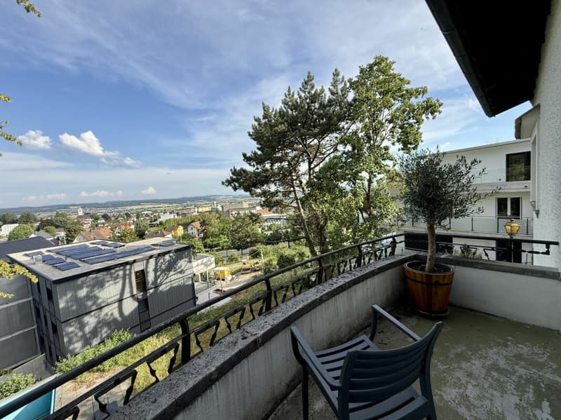 Maison unifamiliale de 5,5 pièces modernisée avec piscine et vue panoramique (10)