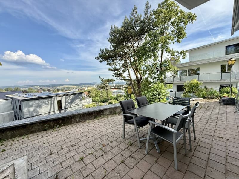 Maison unifamiliale de 5,5 pièces modernisée avec piscine et vue panoramique (18)