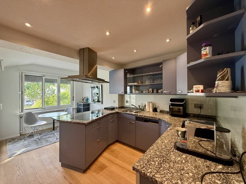 Maison unifamiliale de 5,5 pièces modernisée avec piscine et vue panoramique (9)