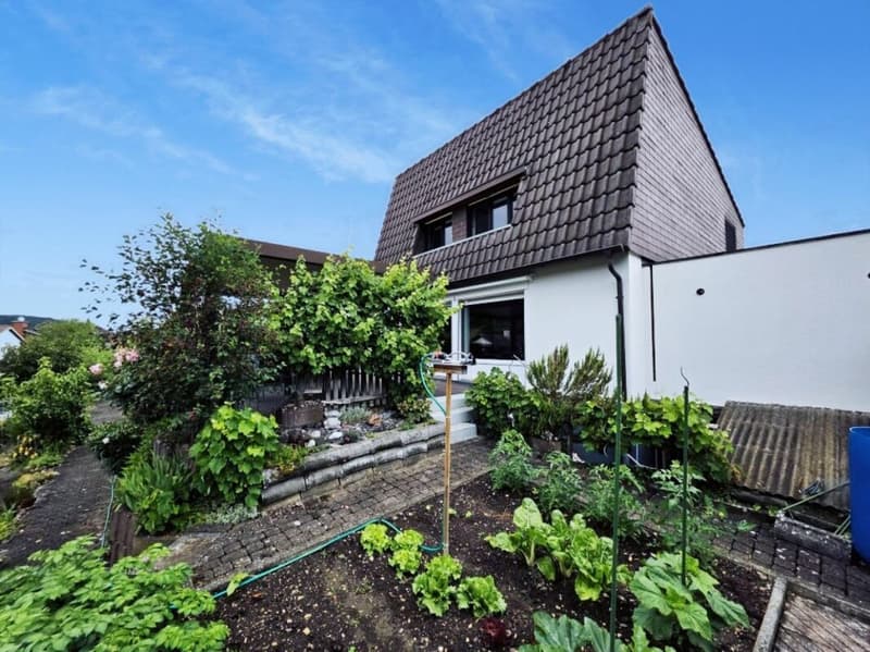 Family happiness with winter garden, fireplace, and large garden (4)