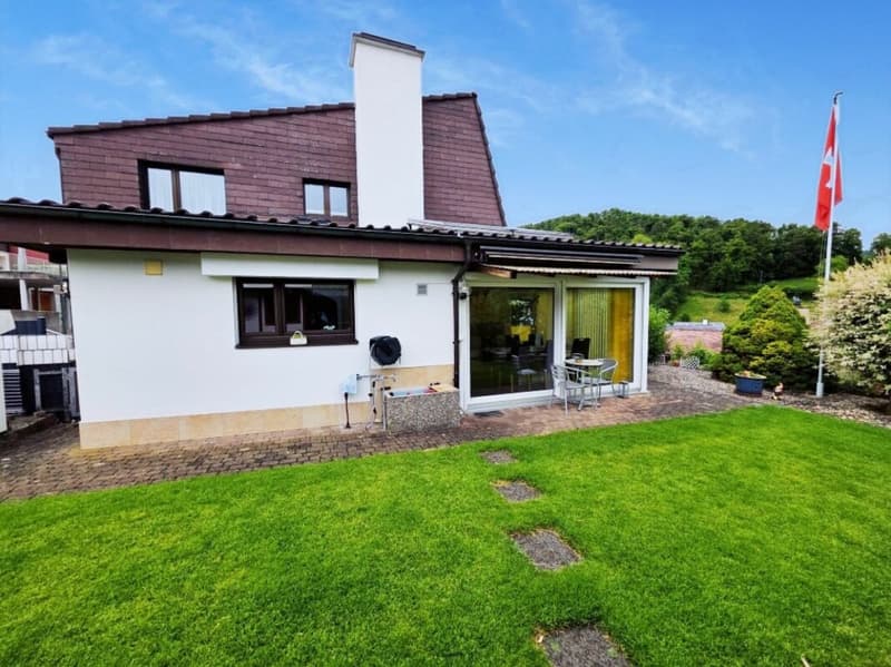 Family happiness with winter garden, fireplace, and large garden (2)