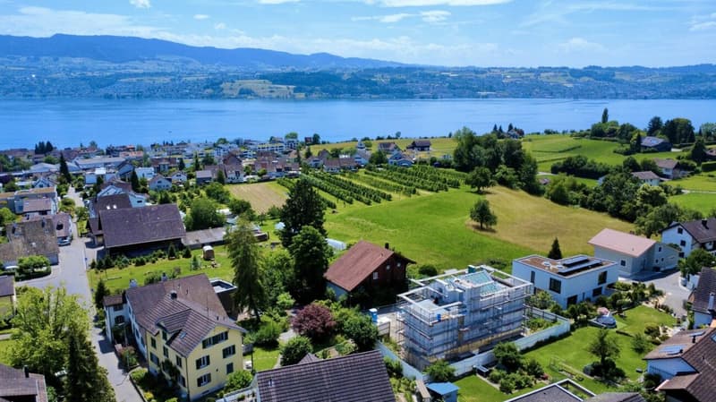 Pépite de nouvelle construction à Stäfa : deux unités d'habitation, jardin, terrasses sur le toit et vue sur le lac (1)