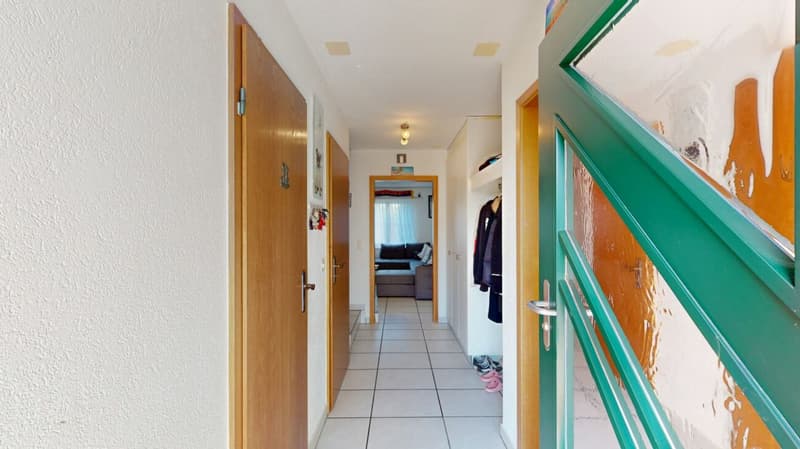Charmantes 5.5-Zimmer Doppeleinfamilienhaus mit traumhaftem Garten & 3 Tiefgaragenparkplätzen in Wohlen AG (7)