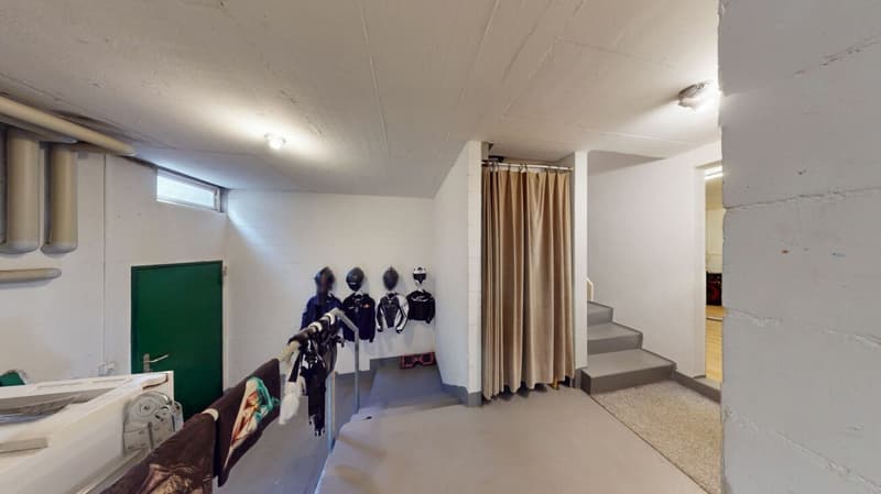 Charmantes 5.5-Zimmer Doppeleinfamilienhaus mit traumhaftem Garten & 3 Tiefgaragenparkplätzen in Wohlen AG (15)