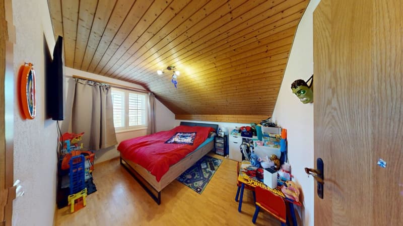 Charmantes 5.5-Zimmer Doppeleinfamilienhaus mit traumhaftem Garten & 3 Tiefgaragenparkplätzen in Wohlen AG (10)