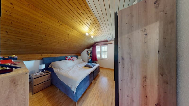 Charmantes 5.5-Zimmer Doppeleinfamilienhaus mit traumhaftem Garten & 3 Tiefgaragenparkplätzen in Wohlen AG (9)