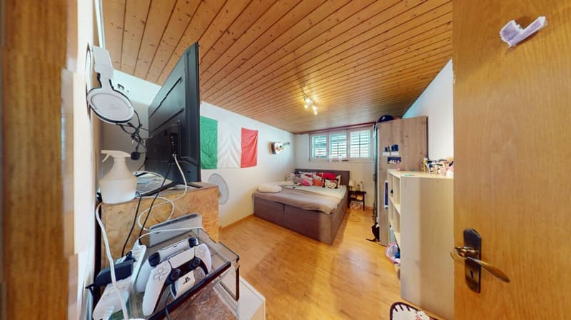 Charmantes 5.5-Zimmer Doppeleinfamilienhaus mit traumhaftem Garten & 3 Tiefgaragenparkplätzen in Wohlen AG (11)