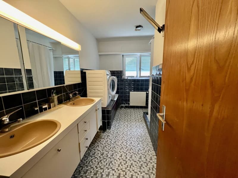 Fully rented multi-family house with three large apartments (7)