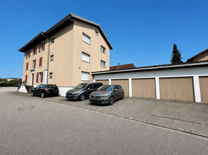 Fully rented multi-family house with three large apartments (1)