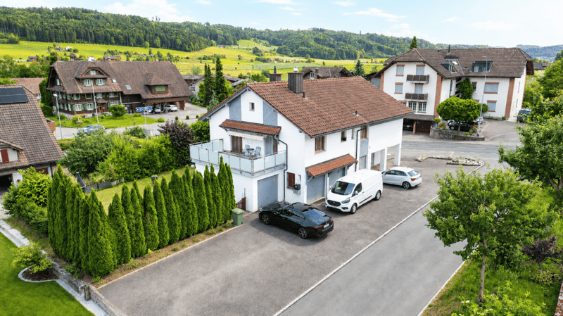 Exclusive 8-room single-family house with annex, large garden and workshop garage in rural location (2)