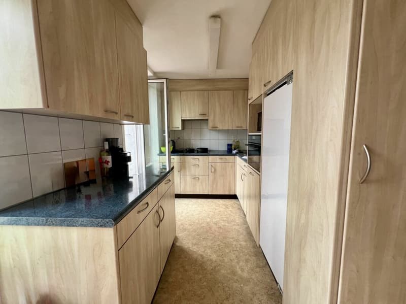 Casa multifamiliare completamente affittata con tre grandi appartamenti (10)
