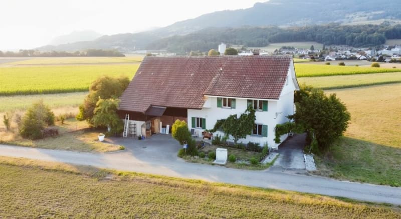 Farmhouse with barn on 2,178 m² - Freedom, charm, and countless possibilities (2)