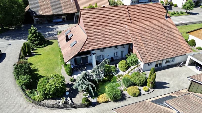 Proprietà unica con spazio commerciale, paradiso giardino e potenziale di espansione (2)