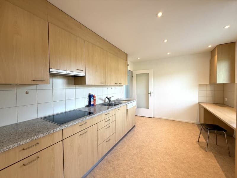 Immediately available - bright attic apartment in Aesch BL (3)