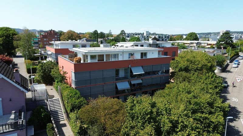Sofort bezugsbereit - helle Attikawohnung in Aesch BL (15)