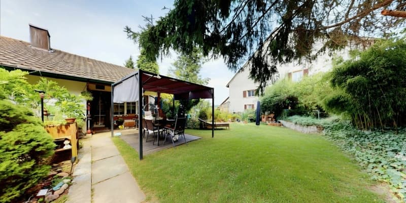 A garden to fall in love with! Detached single-family house with great potential (2)
