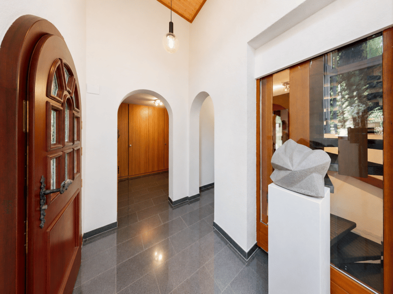 Living with a view on the villa hill of Biberstein (8)