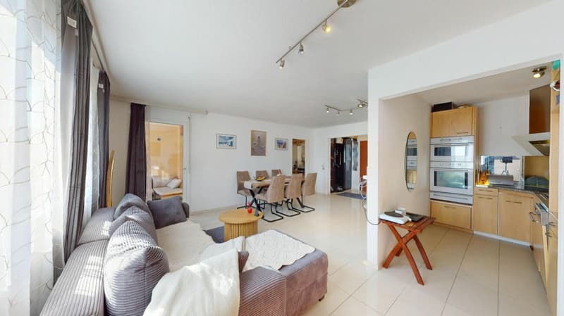 Appartement de 2,5 pièces modernisé en centre-ville (2)