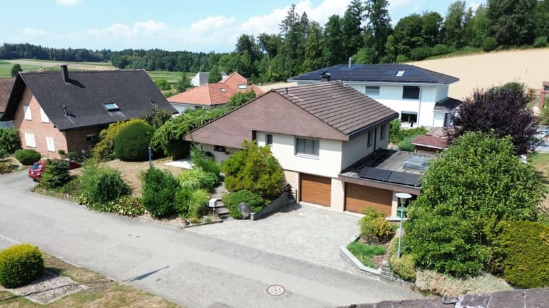 Charmantes 4.5 Zimmer Einfamilienhaus mit liebevoll gestaltetem Garten (1)