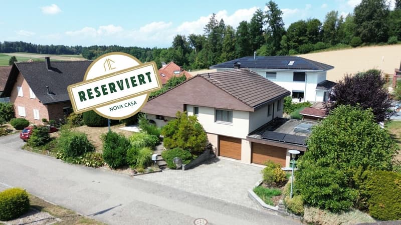 Reserviert Charmantes 4.5 Zimmer Einfamilienhaus mit liebevoll gestaltetem Garten (1)
