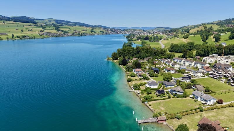 Exklusive 4.5-Zimmer-Wohnung in Greppen - Wohnen mit See- und Bergblick (20)