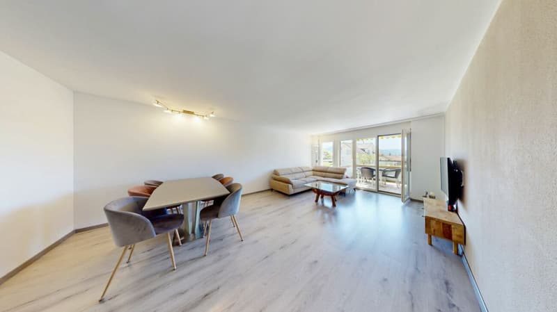 Exklusive 4.5-Zimmer-Wohnung in Greppen - Wohnen mit See- und Bergblick (5)