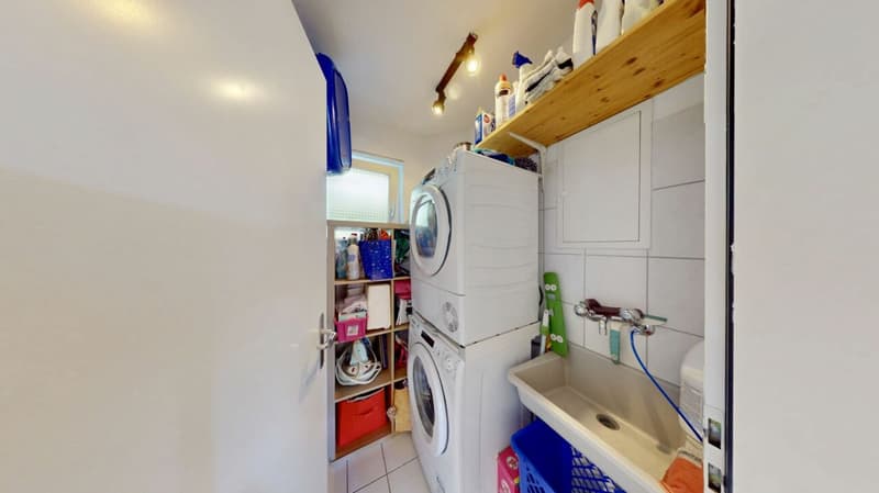 Exklusive 4.5-Zimmer-Wohnung in Greppen - Wohnen mit See- und Bergblick (16)